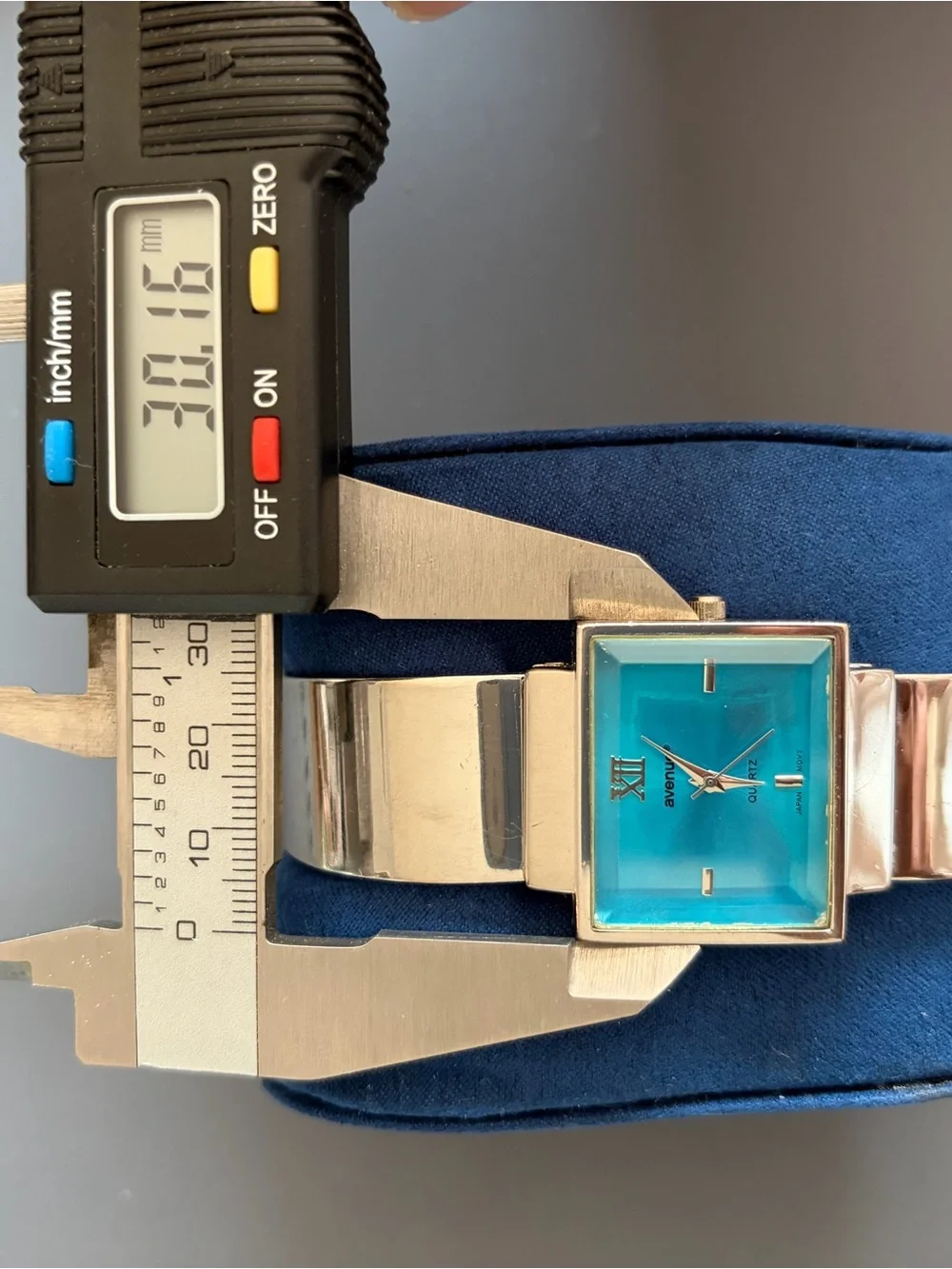 Avenue Turquoise Blue Dial Cuff Watch Quartz Fun Summer Fashion Watch